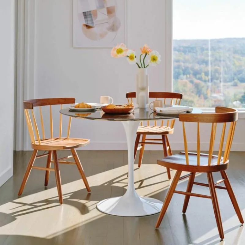Outlet Saarinen Tulip Eettafel Met Wit Onderstel Eettafels