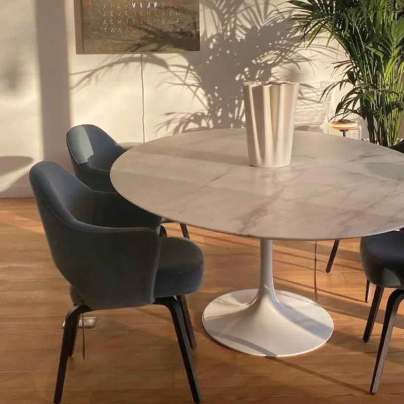 Outlet Saarinen Tulip Eettafel Met Wit Onderstel Eettafels