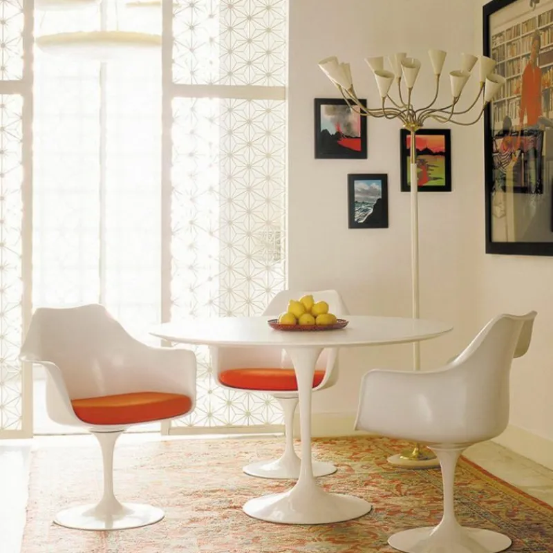 Outlet Saarinen Tulip Eettafel Met Wit Onderstel Eettafels