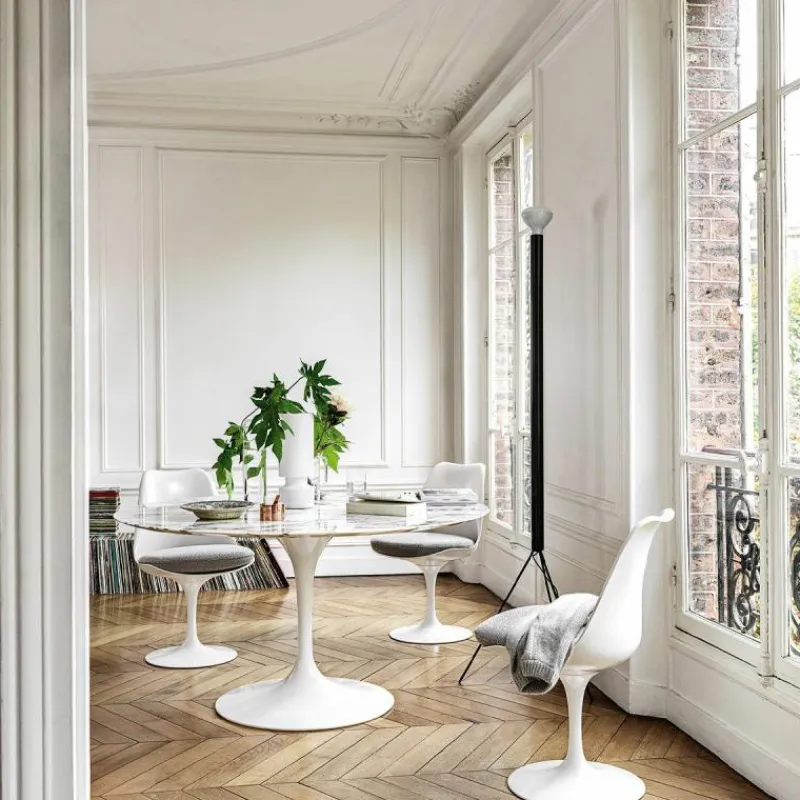 Outlet Saarinen Tulip Eettafel Met Wit Onderstel Eettafels