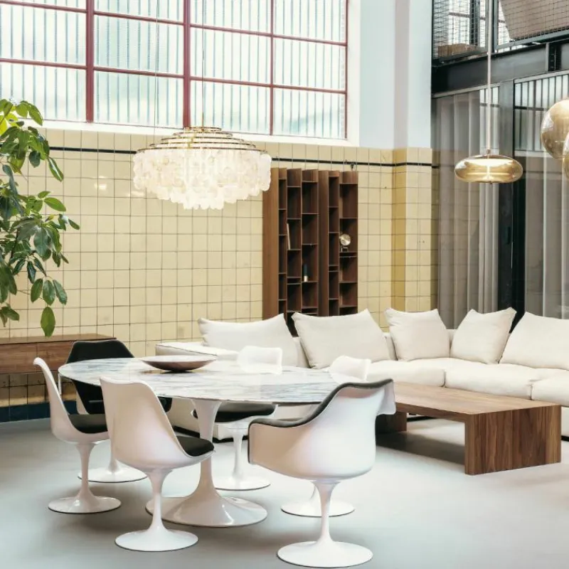 Outlet Saarinen Tulip Eettafel Met Wit Onderstel Eettafels