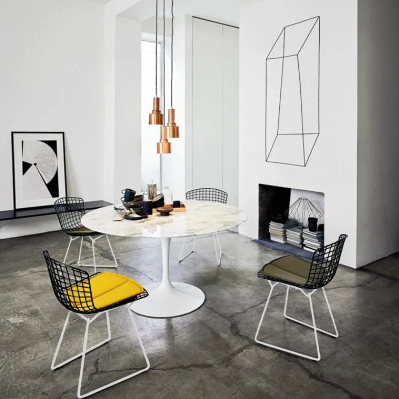 Outlet Saarinen Tulip Eettafel Met Wit Onderstel Eettafels